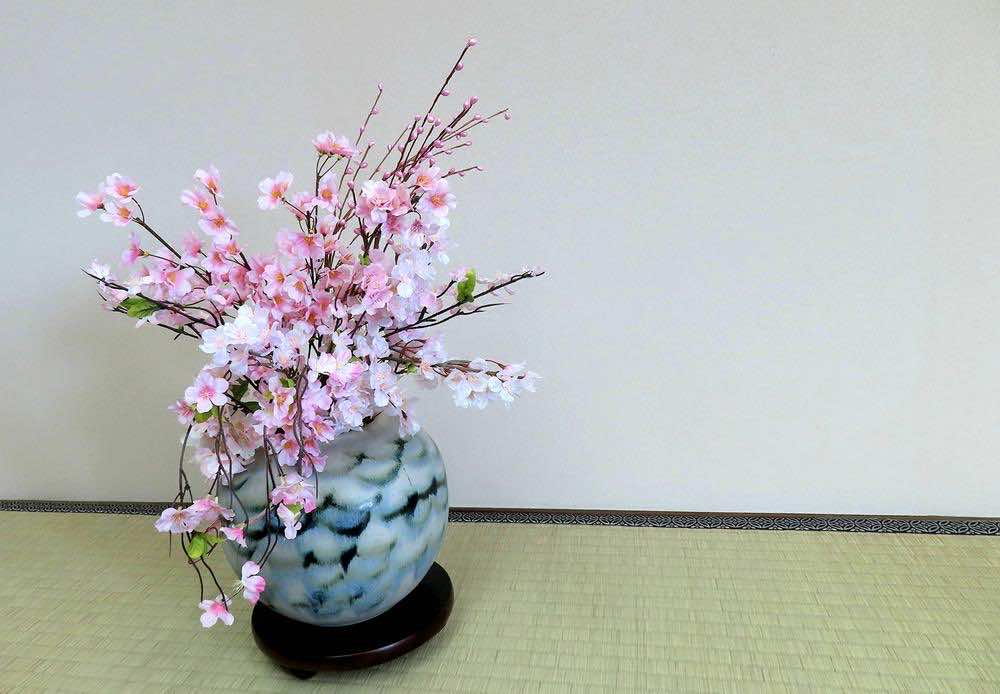 華道・生花の歴史とは？文化的背景から現代の表現まで解説