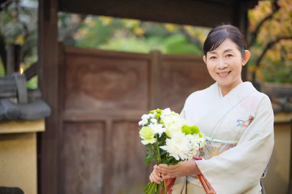 お花の先生になるには?必要なスキルや仕事内容・収入を解説