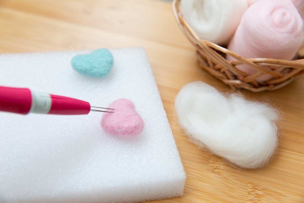 羊毛フェルトの表面をなめらかに仕上げるには?コーティングのコツも解説!